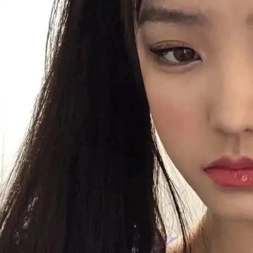 头像黑色系女生ins可爱