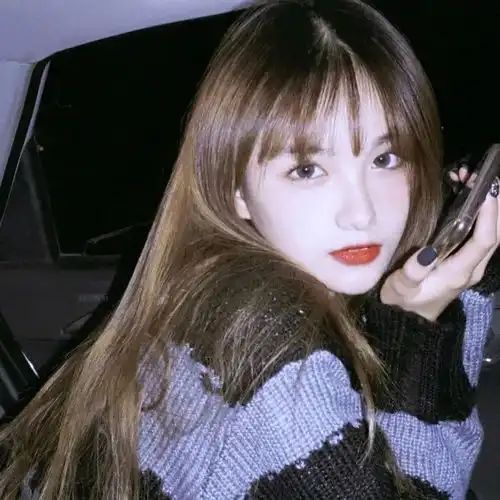 女生头像与其互为人间,不如自成宇宙