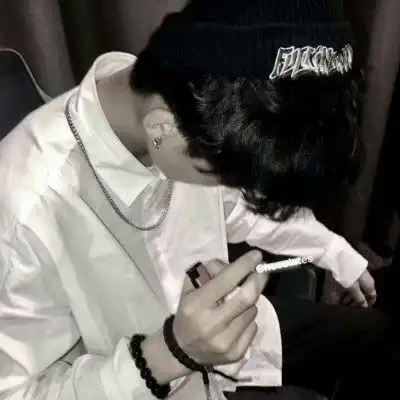 黑系男生头像真人图文真