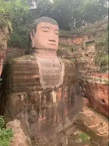 美白加高光,乐山大佛成了小鲜肉
