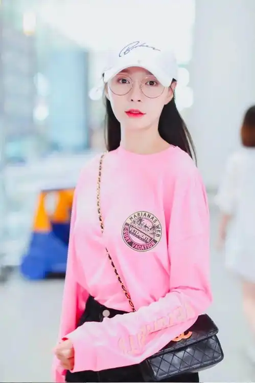 沈梦辰真的不黑各种粉色单品上身依然白到发光,太妄自菲薄了