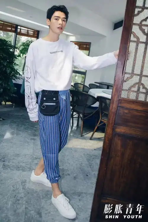 膨胀idol超暖心猫系男友龚俊四款治愈系穿搭取向狙击