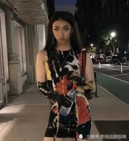 哈利大胆挑战女装,伊能静公开表示支持儿子,老少女也有开明的一面