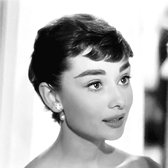 当女星模仿赫本造型,杨幂刘亦菲复古风情,唯独她get到了精髓