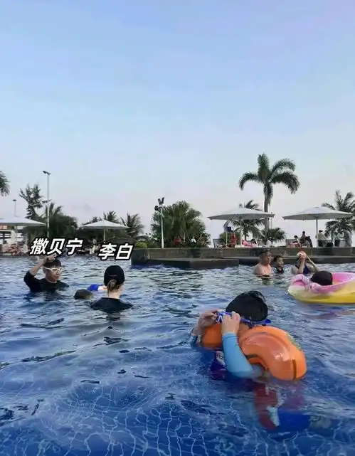 撒贝宁一家四口三亚度假,时尚潮爸与白皙辣妈成焦点