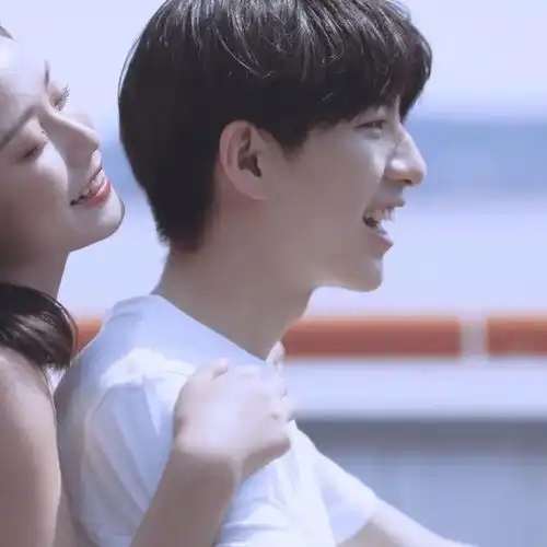 吃什么不重要和谁吃才重要情头