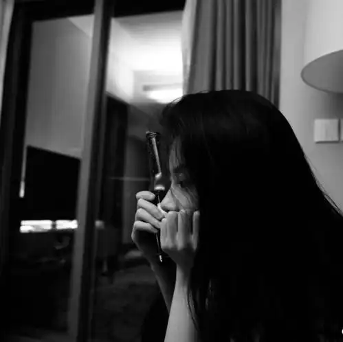 女生头像丧系伤感背影影