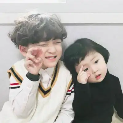 小孩搞怪情侣头像萌娃甜蜜笑容情头