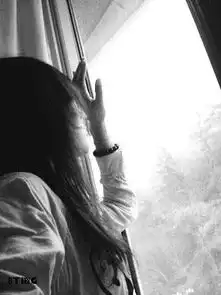 求黑白头像,带点灰色,女生的,qq的