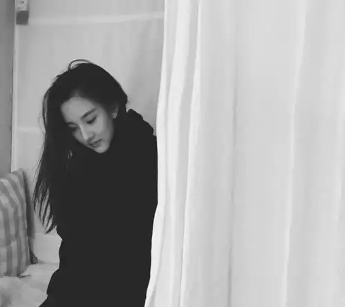 宋祖儿黑白写真