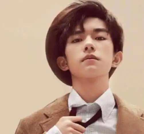 易烊千玺的人缘好,一声宝贝,网友纷纷炸锅,简直实力宠爱时候