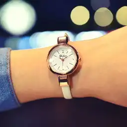 请问女生带哪种颜色手表好看