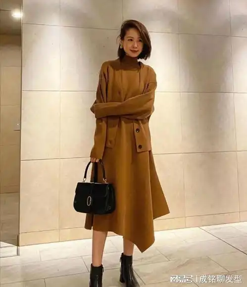 女人过了40岁别乱穿,8套简约的基础款穿搭,舒适大方又提升气质