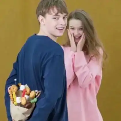 qq欧美情侣头像一对两张小清新自然,没有你在身边真的很孤单