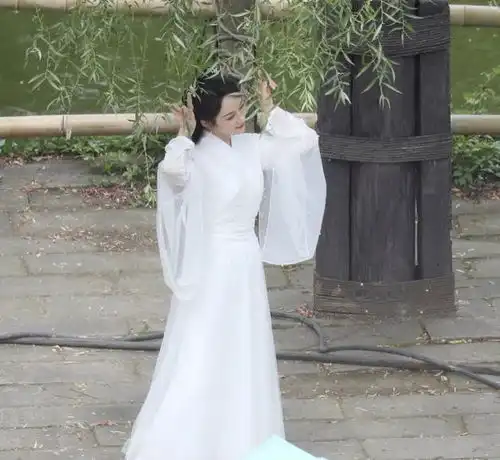 高端玩家baby加入萌探探探案,cos小青,跟杨紫成姐妹