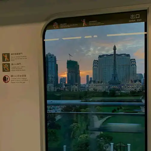 成年人的生活需要勇气,治愈系的作品能在我们失落时带来抚慰人心的力量