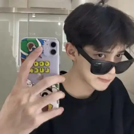 帅气男生头像霸气手机控,送给酷爱手机控的亲们