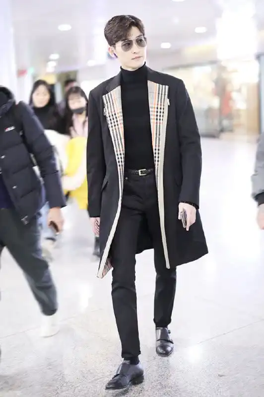 外穿风衣搭高领,再做一个逗号发型时髦又显年轻更有型男范