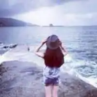 我像一个可有可无的影子,冷冷的看着你说谎的样子