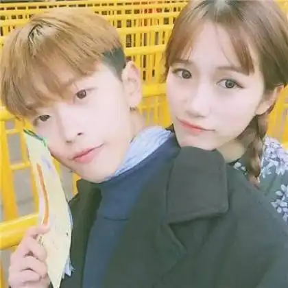 情侣头像清纯一男一女,我们有着太多的模切