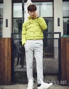 日系男生搭配示范做个清新的文艺青年