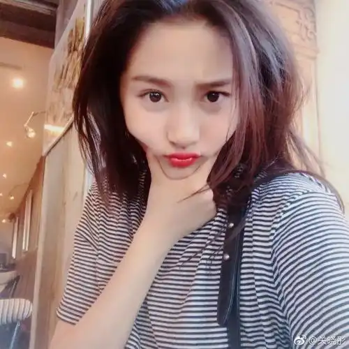 关晓彤瘦了一大圈,成熟妩媚,这是要转型了和范冰冰比怎么样