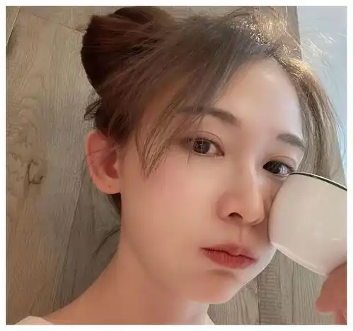 嘟嘴卖萌头像女生卡通林