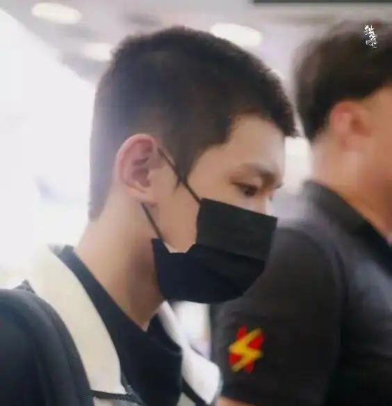 王源能考上现在的学校,四字女星私下给了他很大的帮助