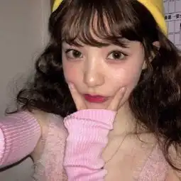 最新卷头发女生头像冷艳气质卷长发女图