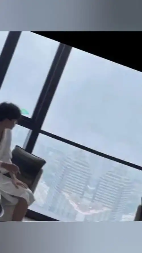 若我白发苍苍,容颜迟暮,你会不会,依旧如此牵我双手,倾世温柔禁欲系彩虹治愈系酒店