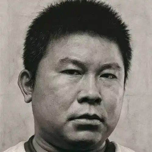 每年画700幅头像,画了17年,80后写实素描,让60后冷军赞不绝口