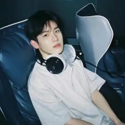 2023自由散漫帅气男生头像