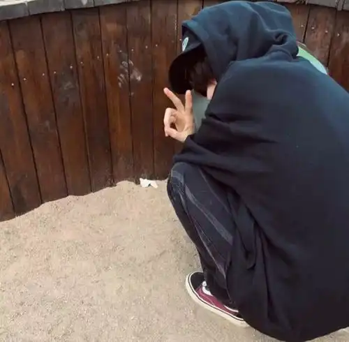 女生头像ins高级质感红
