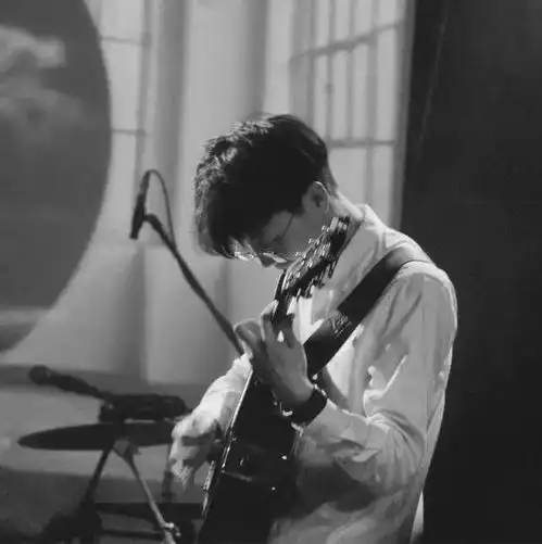 有哪些适合男生用的超级酷的微信头像