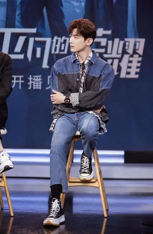 白敬亭赵又廷黑白西装展型男气场,我的同事为什么不是这种帅哥