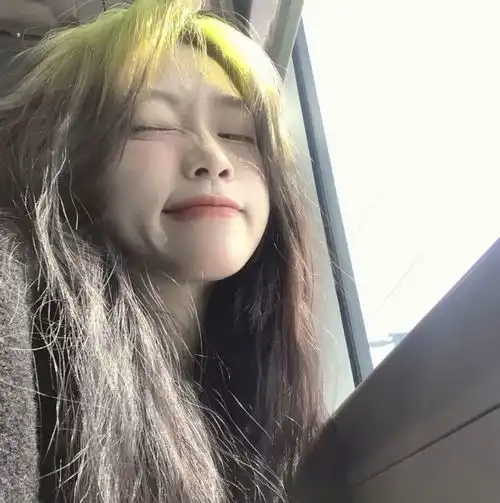 超仙露脸女生头像真人