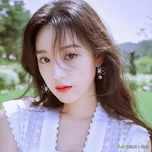 金智媛,韩国偶像派萌妹子,温婉甜美系的少女气质,美啦美啦