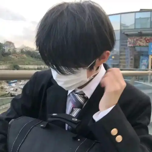 网易云热评太久没见的人,会慢慢的,连想念也没有