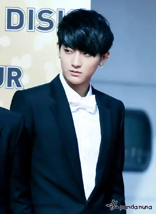 五年前的大马金唱片颁奖西装小桃霸气初露