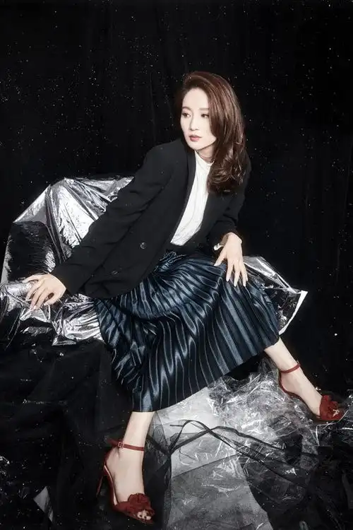 猎毒人侯梦莎黑纱遮面挑战高冷范派头十足