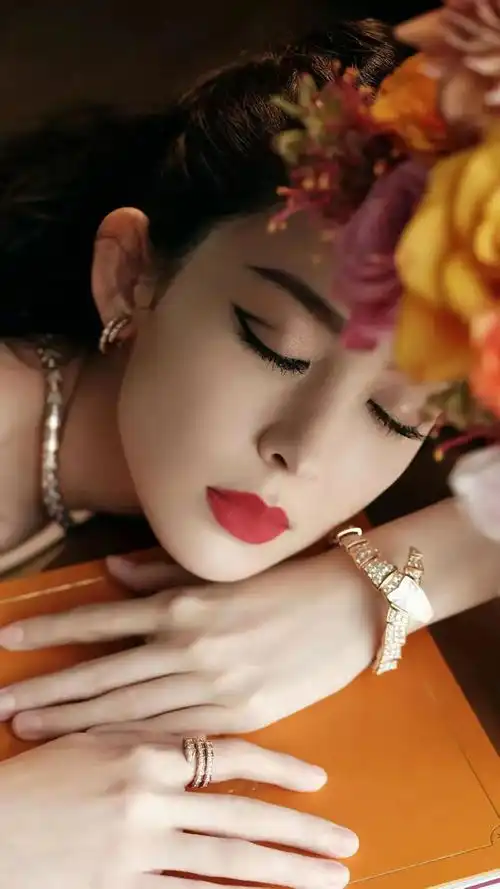 美女壁纸第1443期古力娜扎