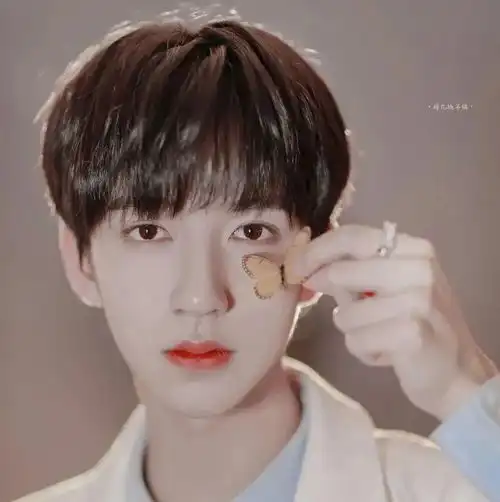 呆萌系可爱少男头像易烊