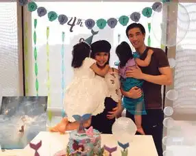 王力宏为大女儿庆生,一家四口幸福同框,李靓蕾孕肚抢镜喜事将近