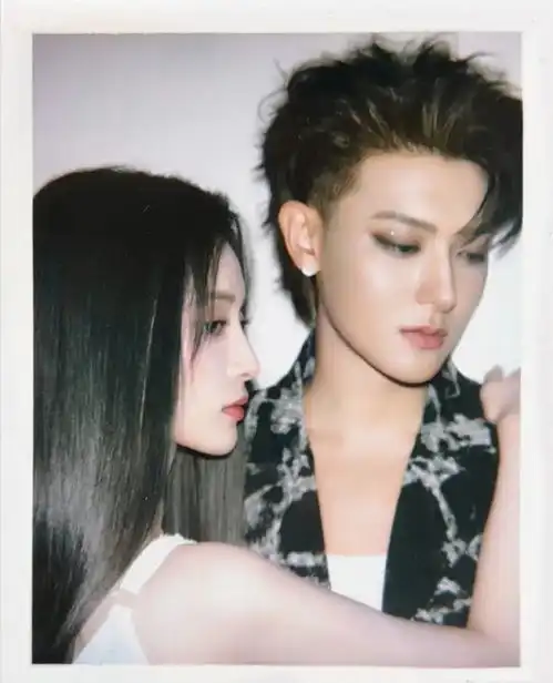 明星双人撕拉片合集徐艺洋黄子韬肤色差超好嗑