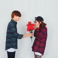 情侣头像,白运动衣戴帽子没有你我照样活下去