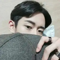 男生中分高冷头像霸气高冷男生头像