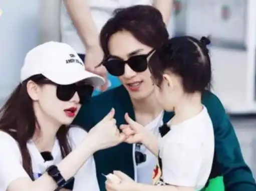 lucky探班戚薇,意外撞见戚薇和金瀚拥抱,下一秒的反应让人笑喷