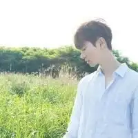 白衬衫男生头像高冷微信头像图片大全