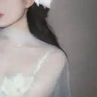 露肩性感妩媚女生头像美女露肩性感头像