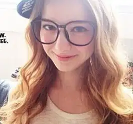 地铁歪头美女被封宅男女神网友调侃以后要多坐地铁